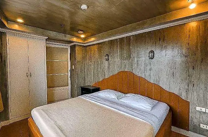 Hotel Connector Manilla